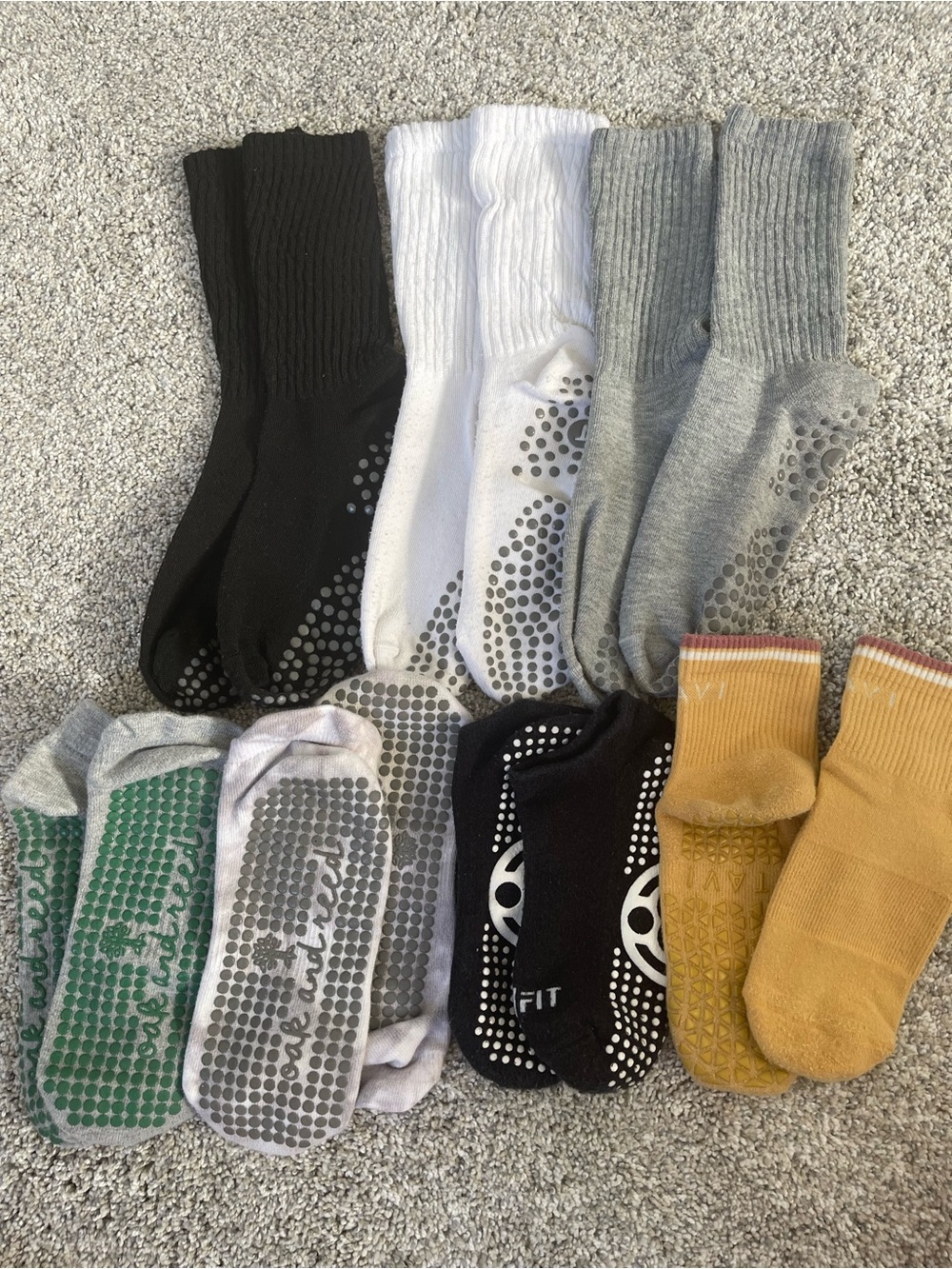 Multipack grip socks Pilates Socks in Black, White, Gray, Green, Mustard